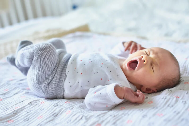  Newborn developing healthy sleep habits in early weeks