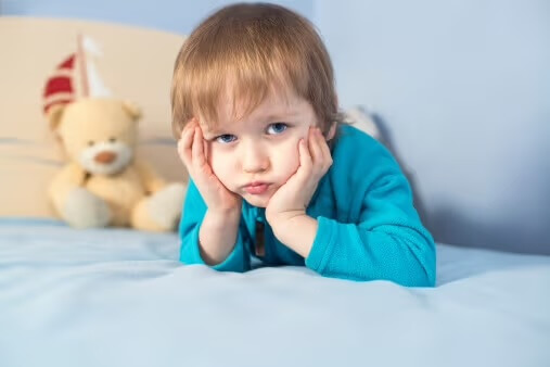 Toddler frustrated and unable to fall asleep—struggling with bedtime resistance