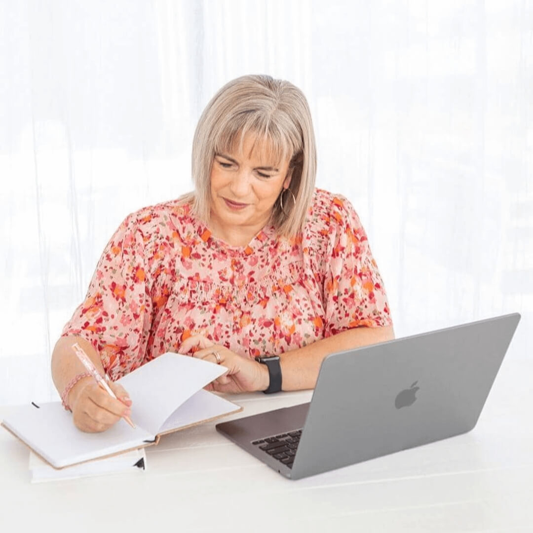  Professional portrait of Hana Zawodny, hypnotherapist and menopause coach in Brisbane, helping women manage anxiety, stress, and menopause with practical tools and hypnosis.