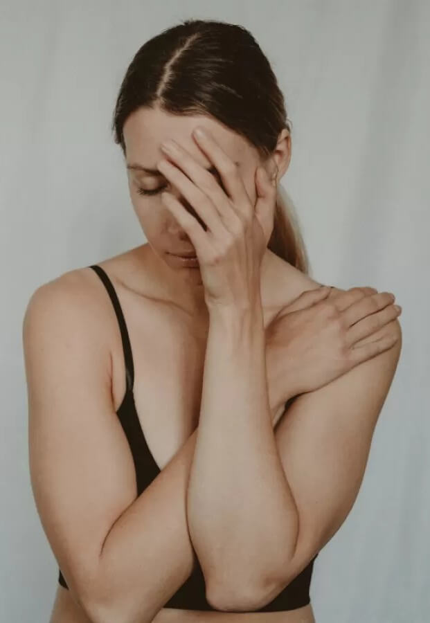 Woman holding her head in exhaustion, symbolising burnout and stress, representing Hana Zawodny’s Burnout Academy for stress relief, resilience, and recovery in Brisbane.