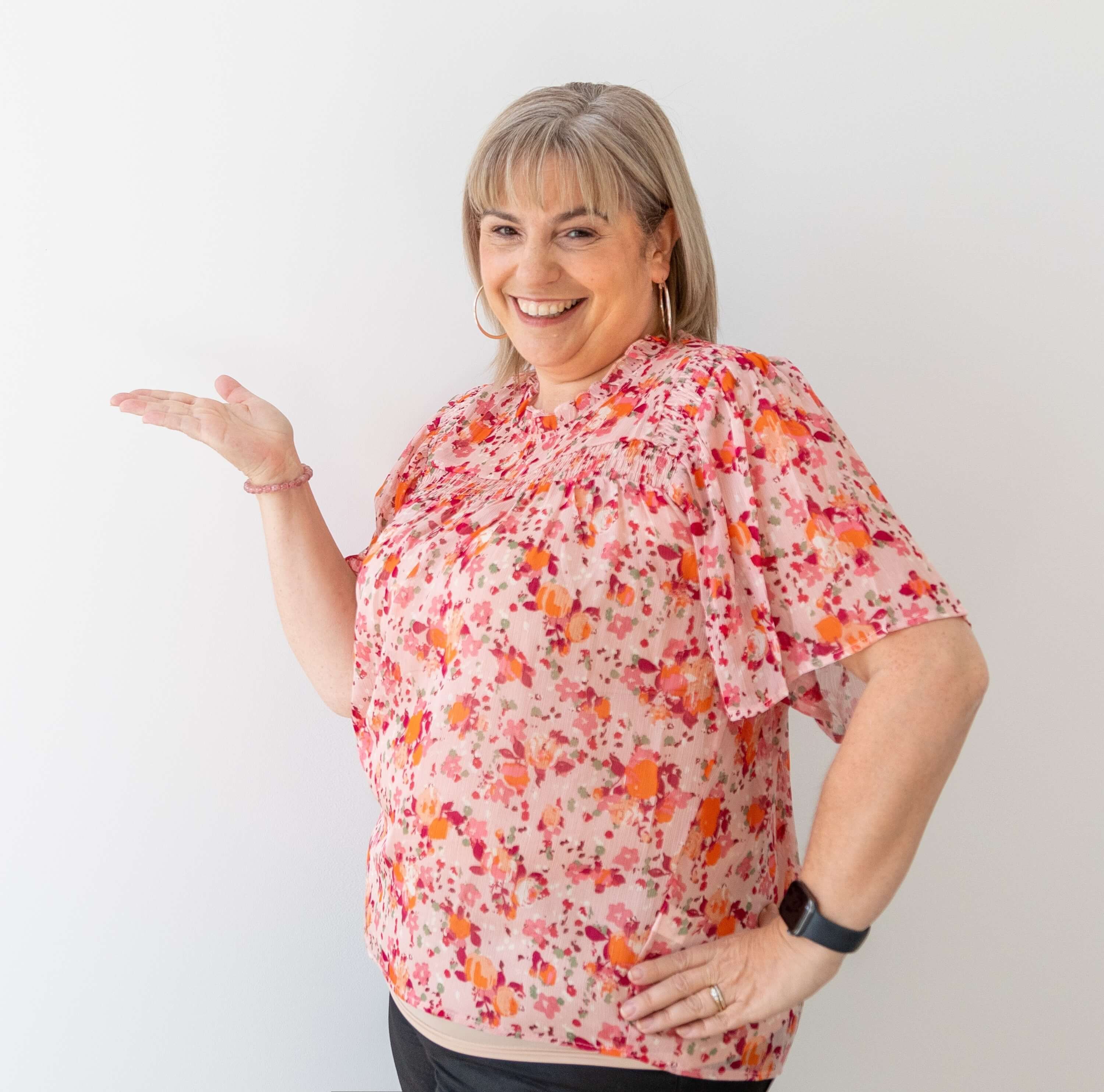  Hypnotherapist explaining the benefits of structured support over single sessions